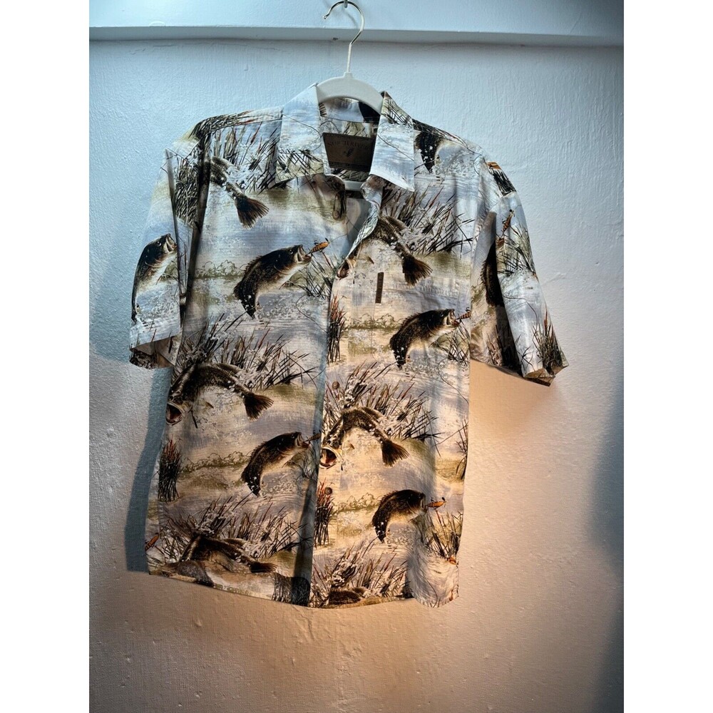 NORTH RIVER OUTFITTERS MENS BUTTON DOWN SHORT SLEEVE FISH SHIRT SIZE MEDUIM